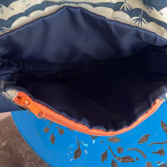 Kavu Navy and Beige ocean Patterned Messenger Bag - Picture 3 of 9